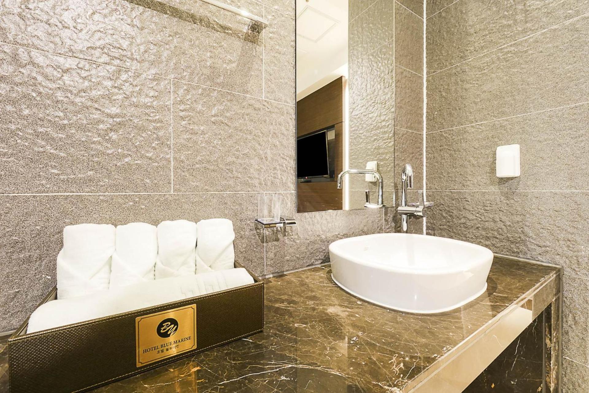 Incheon Blue Marine Hotel Bagian luar foto