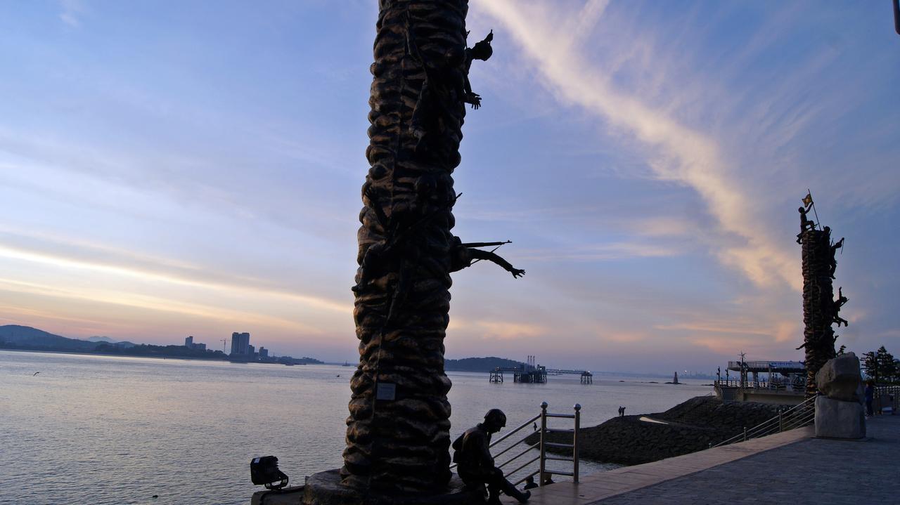 Incheon Blue Marine Hotel Bagian luar foto