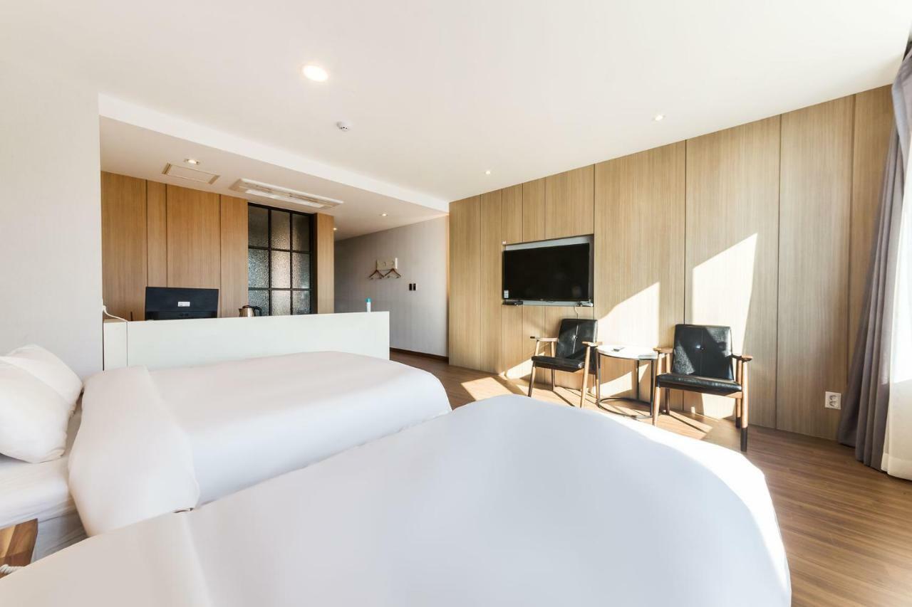 Incheon Blue Marine Hotel Bagian luar foto