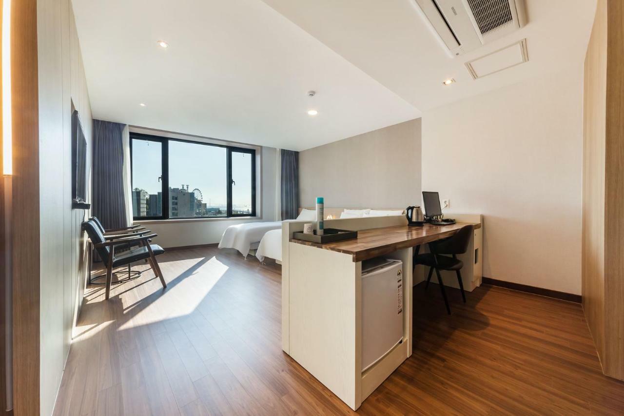 Incheon Blue Marine Hotel Bagian luar foto