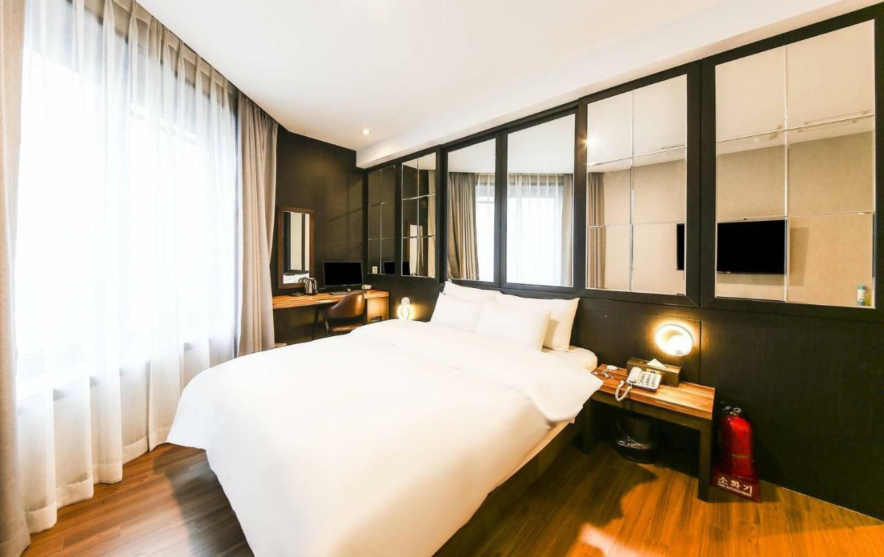 Incheon Blue Marine Hotel Bagian luar foto