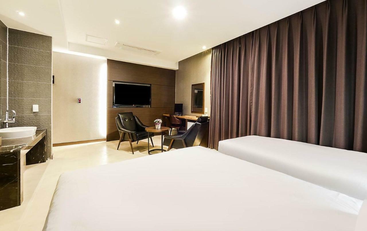 Incheon Blue Marine Hotel Bagian luar foto